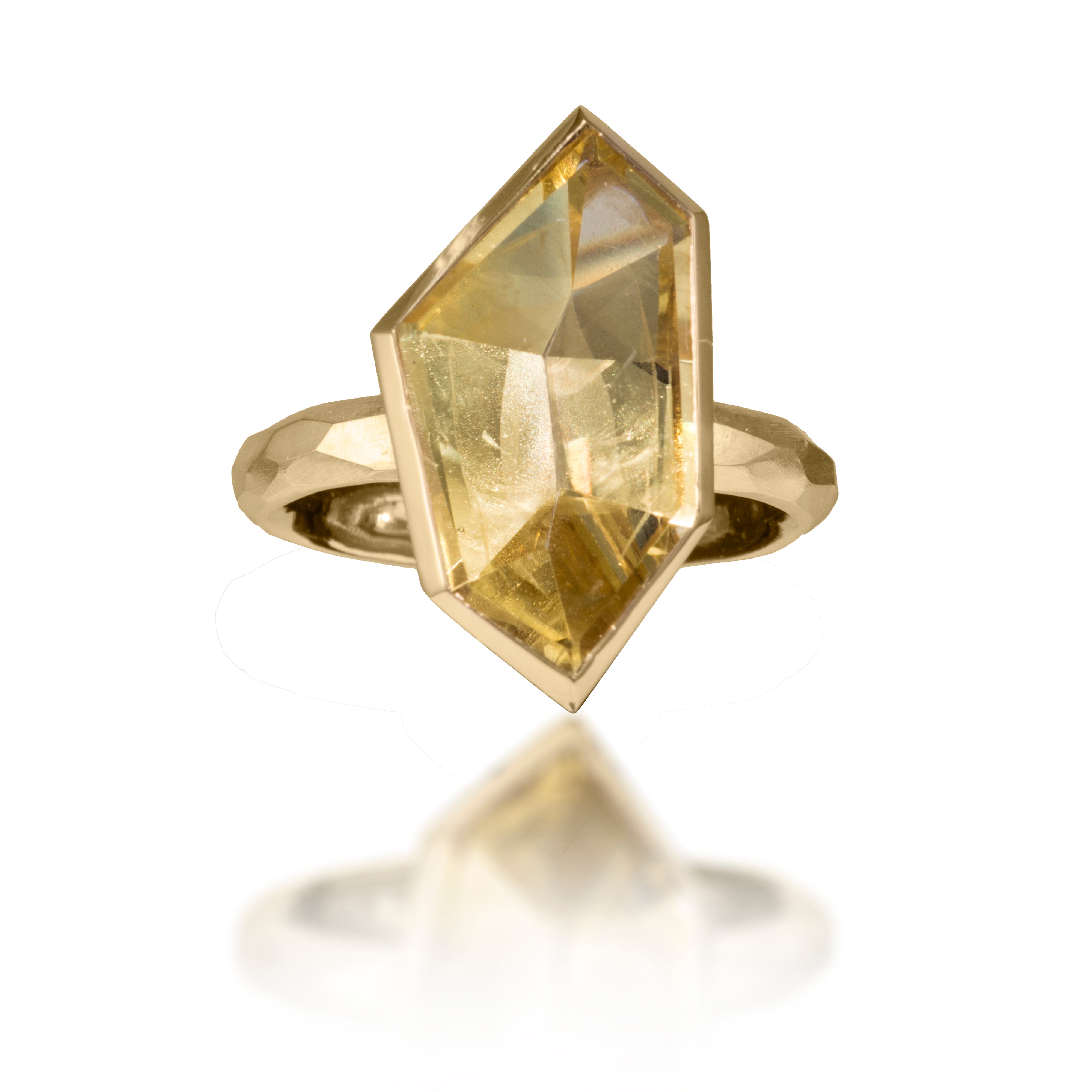 Facets one of a kind ring in 18k gold, set with mirror cut golden beryl. Hand fabricated, carved, faceted, textured. Beryl total carat weight, 4.57.